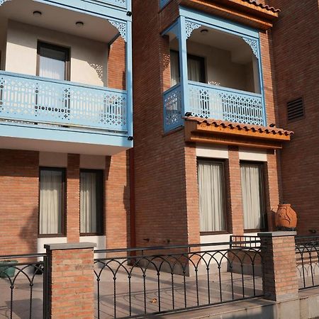 Hotel Embassy Тбилиси Экстерьер фото