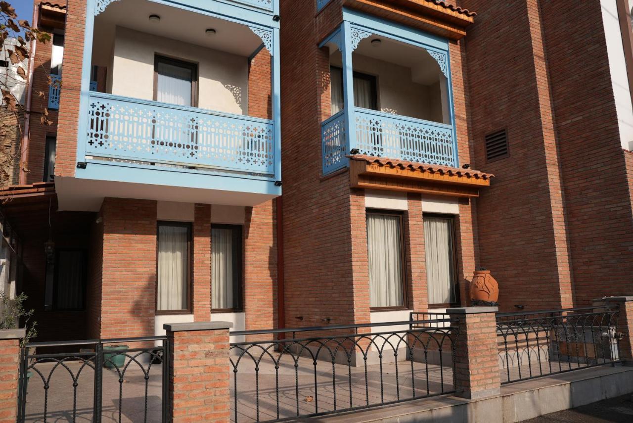 Hotel Embassy Тбилиси Экстерьер фото